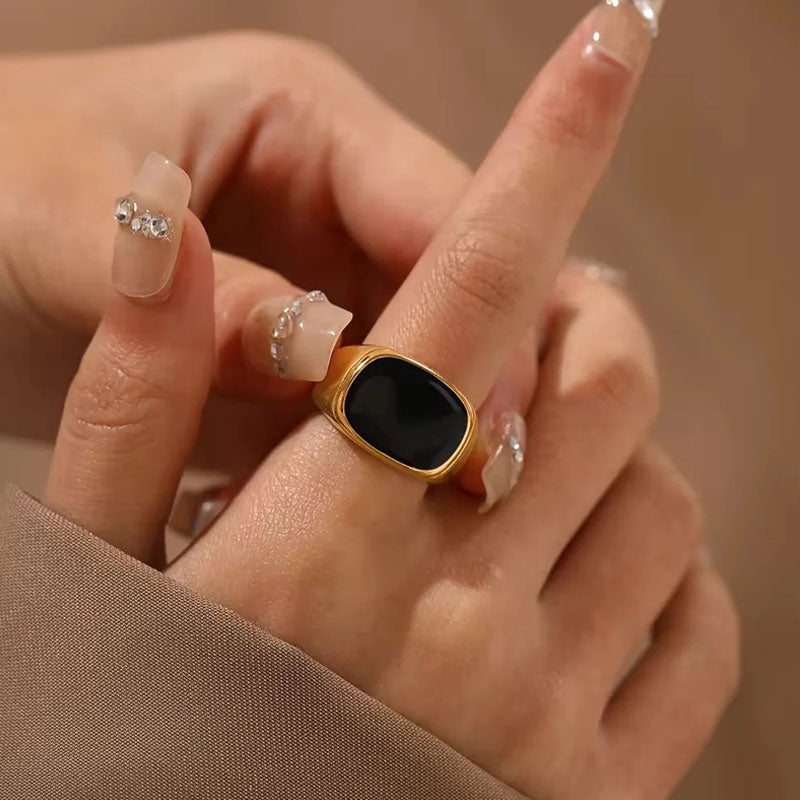 Black & White Ring